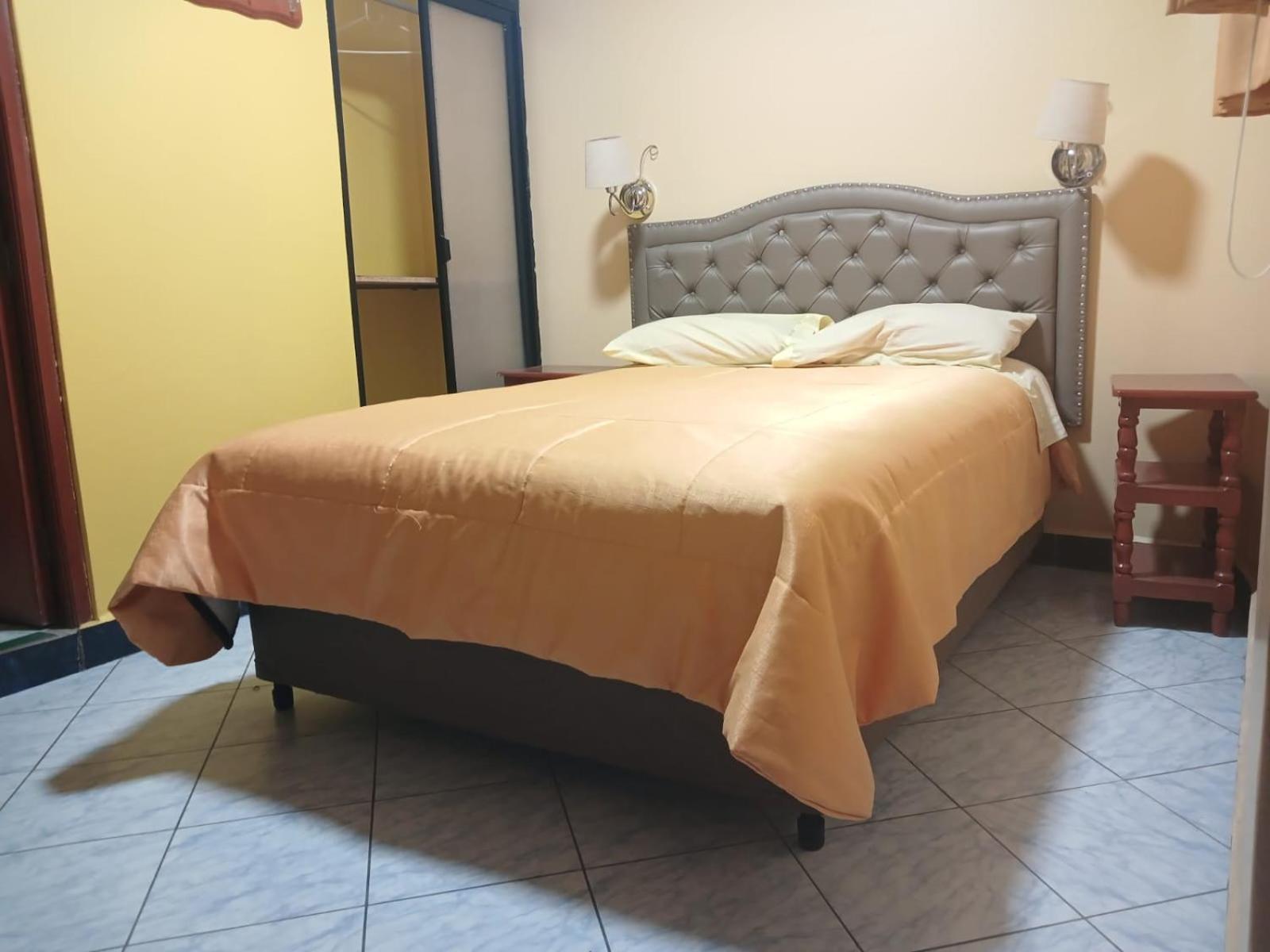 Hospedaje Karol Hotel Ayacucho Kültér fotó