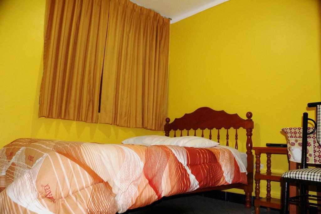 Hospedaje Karol Hotel Ayacucho Szoba fotó